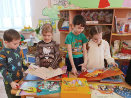 «Сотрудничество детского сада с библиотекой в рамках развития интереса к чтению у детей с использованием современных игровых комплектов» «Сотрудничество детского сада с библиотекой в рамках развития интереса к чтению у детей с использованием современных игровых комплектов».