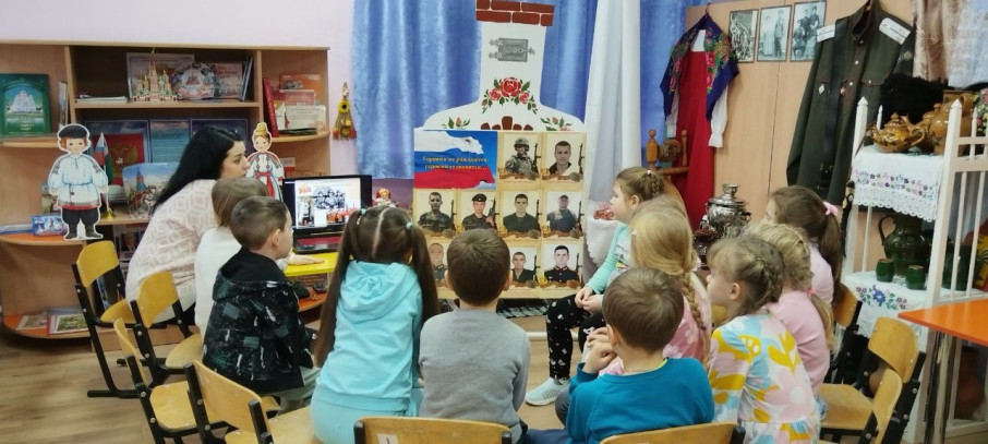 «Погибших за нашу отчизну Героев венчает бессмертьем родная страна» «Погибших за нашу отчизну Героев венчает бессмертьем родная страна».