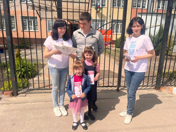 В рамках недели безопасности родителям воспитанников были вручены буклеты «Осторожно, мины! Осторожно, боеприпасы!» В рамках недели безопасности родителям воспитанников были вручены буклеты «Осторожно, мины! Осторожно, боеприпасы!».