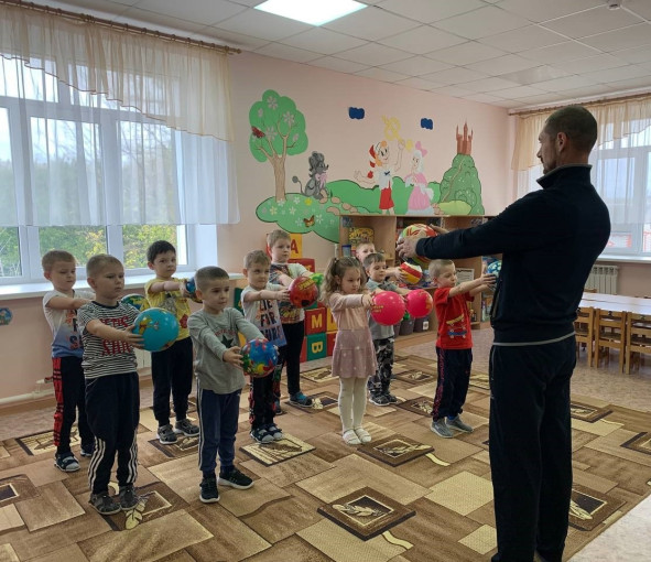 Физкультурно - оздоровительное мероприятие «Зарядись с героем» Физкультурно - оздоровительное мероприятие «Зарядись с героем» .